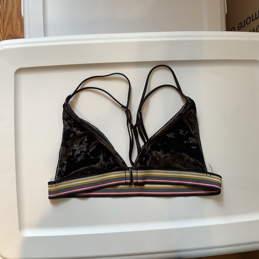 (Bin 6) Victoria’s Secret velvet stringy bra with stretch band- 12.5in width